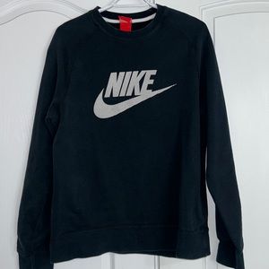 Men’s black nike crew neck large (fits like a small/medium) worn